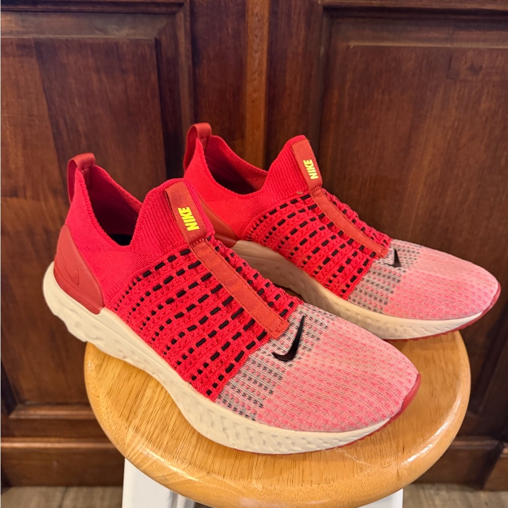 Nike React Phanton Run Flyknit 2 Siren Red Knit Slip-On Running Shoes DV2145-600